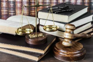 books scale and a gavel