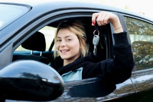 driver holding car keys