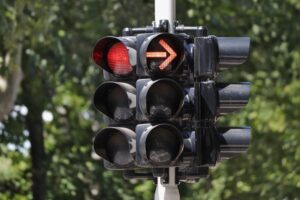 Can I turn right on a red light in Texas