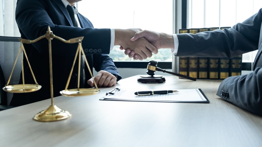 How Do I Select a Lawyer for a Car Accident Claim?